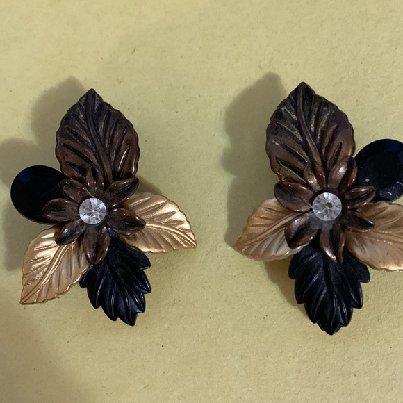 Gorgeous clip on style earrings* - Picture 2 of 5